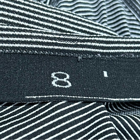 Lululemon Swiftly Tech Racerback Run Tank Black‎ White Stripe 8 - Picture 3 of 3
